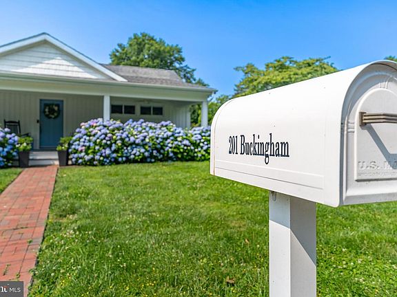 4th image of 201 Buckingham Rd