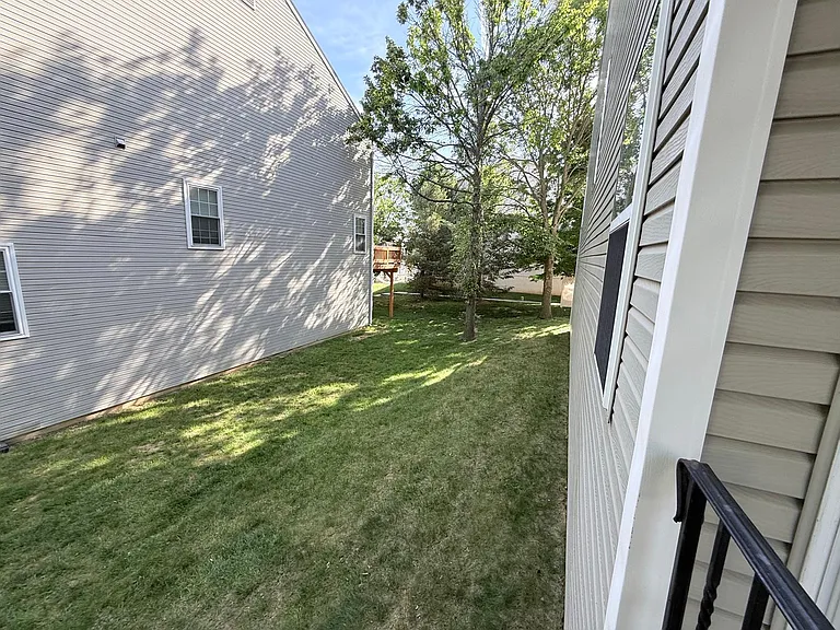 610 Brentwood Ct — Photo 4