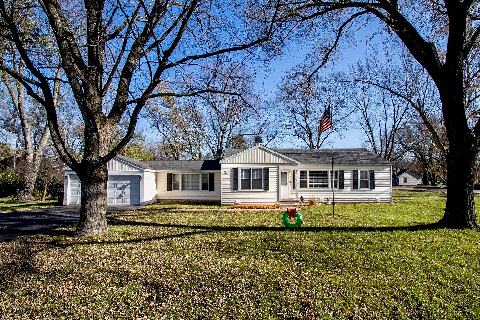 36785 N Edward Ave photo 1