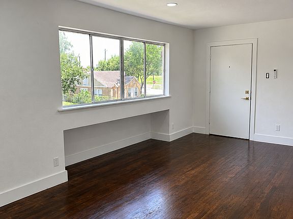 3rd image of 2712 Oakcliff St APT 4