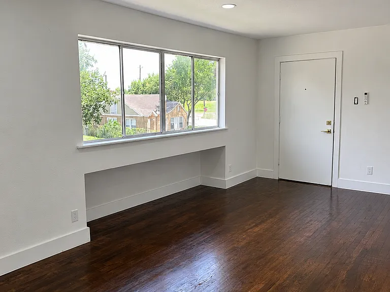 2712 Oakcliff St #4 — Photo 3