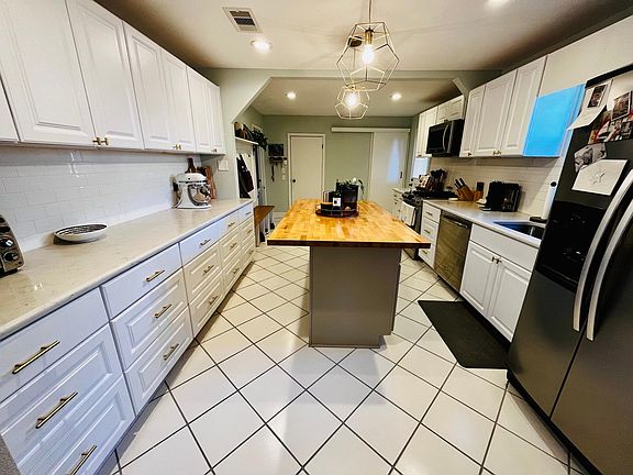 5th image of 3251 Binyon St