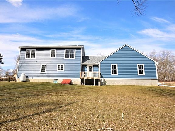 3rd image of 11 Stone House Dr