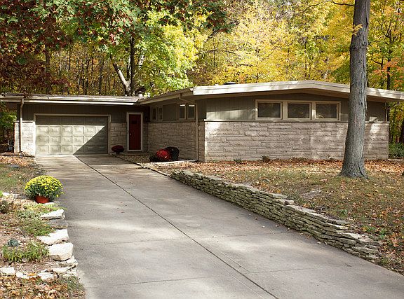 4th image of 32 Woodland Ct