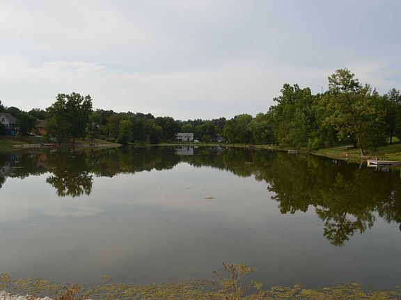 3rd image of 2516 Lakewood Rd