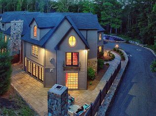 2 Woods Way, Guilford, CT 06437