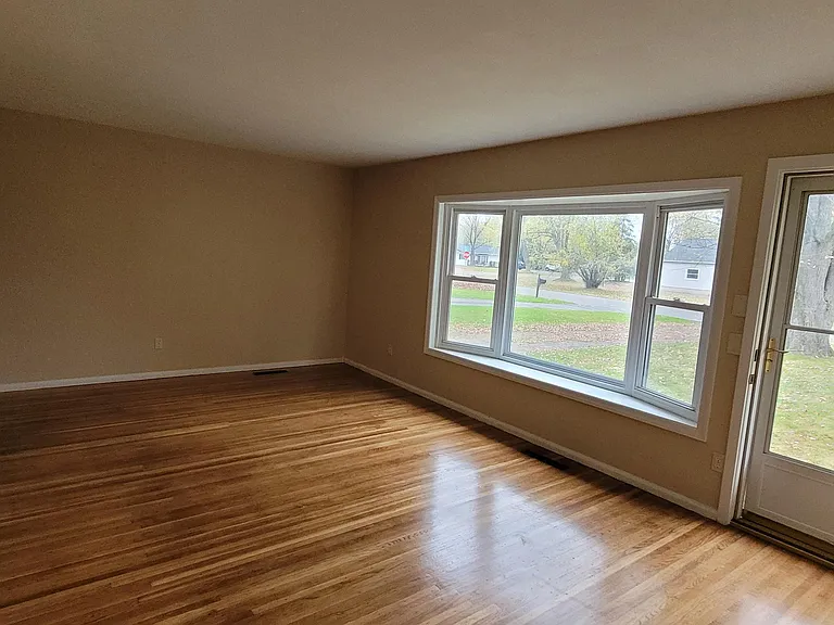 9 Christy Pkwy — Photo 6