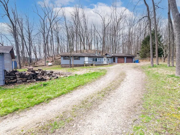 10489 Hazel Dell Rd, Howard, OH 43028