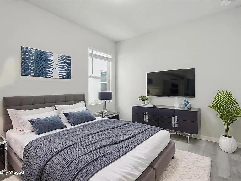 5079 Royal Point Ave — Photo 6