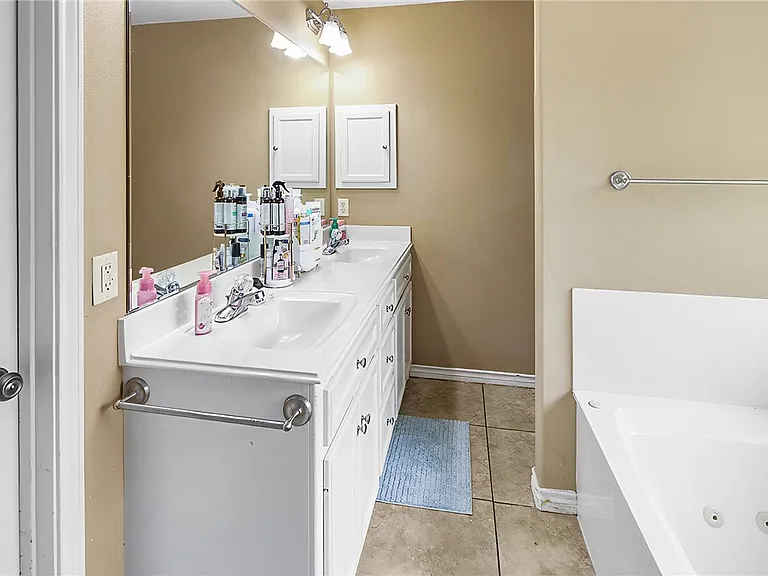 335 Robelmont Dr — Photo 16