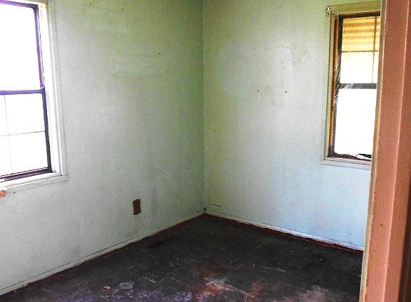 4th image of 11 Helena Ct