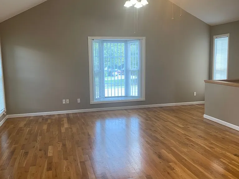 1200 S Spring St — Photo 12