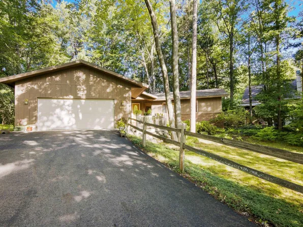 4435 Deerwood Dr, Traverse City, MI 49686