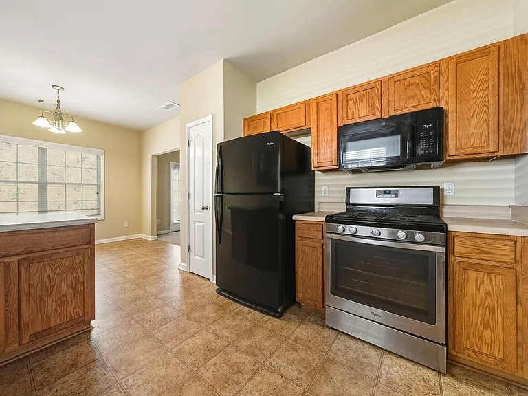 4750 Ferncrest Pl — Photo 2