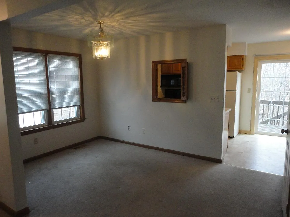 2 bed, 1.5 bath, 1188 sqft, $1,295 — Photo 3