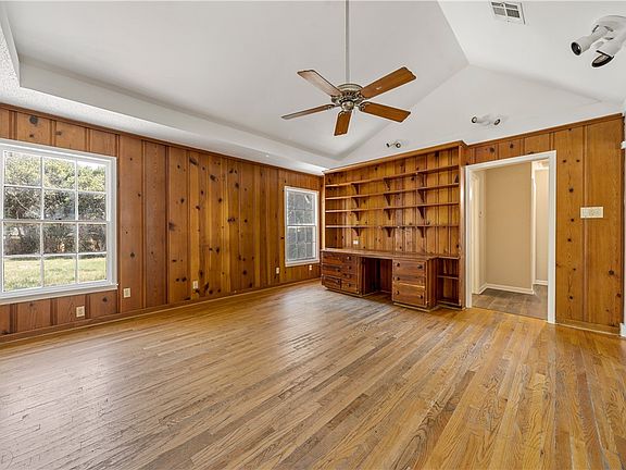 5th image of 3108 Colonial Ave