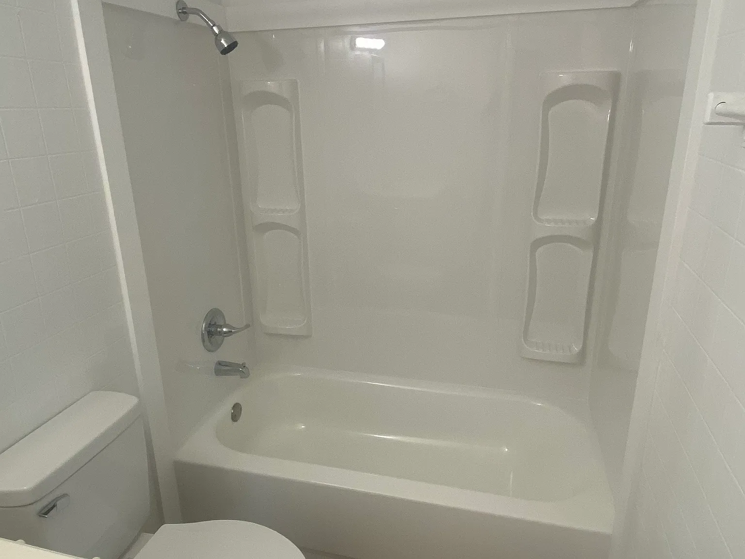 220 Winn St — Photo 2