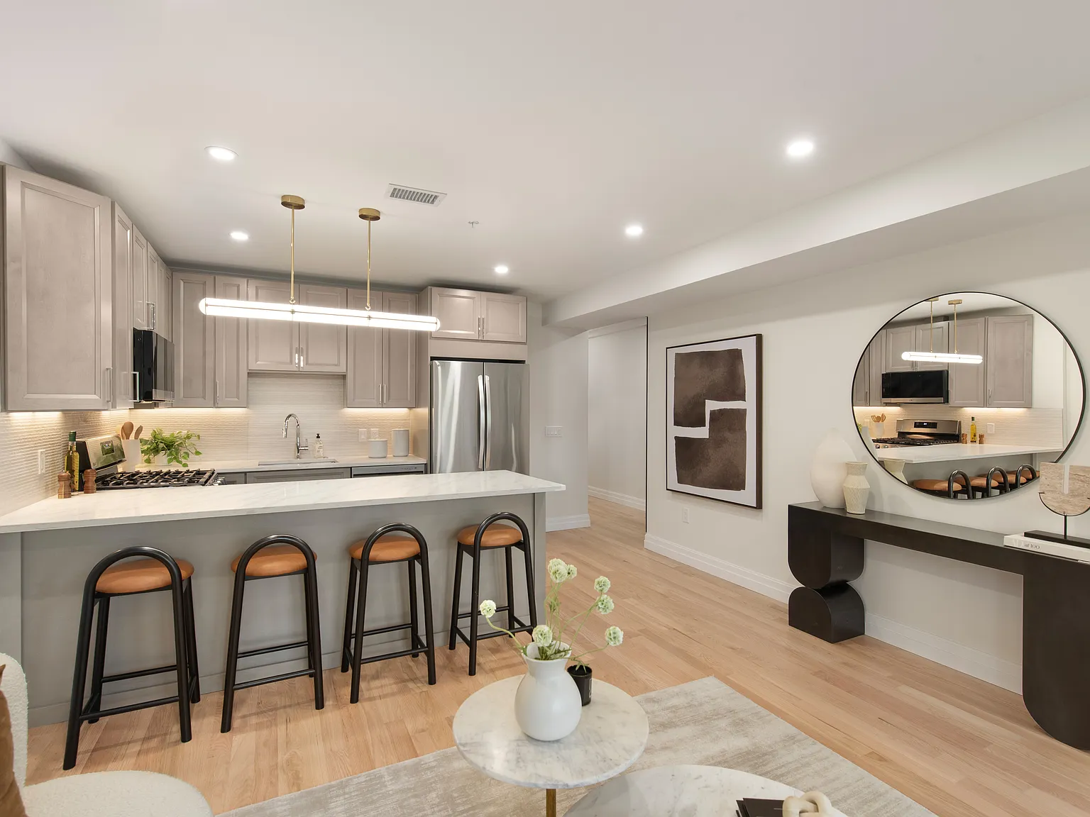 3 bed, 1700 sqft, $4,800 — Photo 1