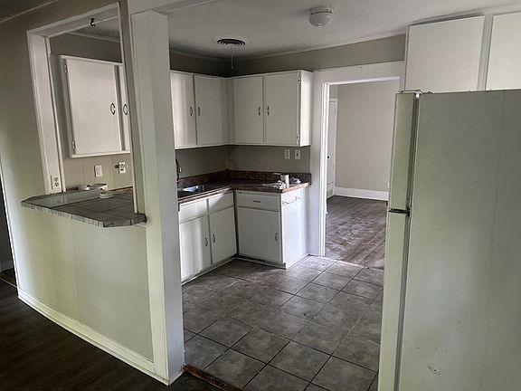5th image of 3797 Kearney Ave