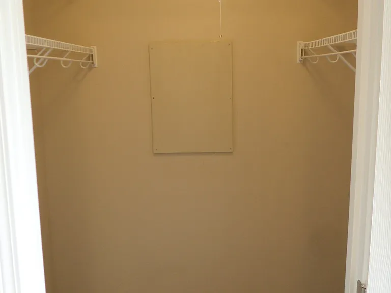 5526 Humbert Rd — Photo 11