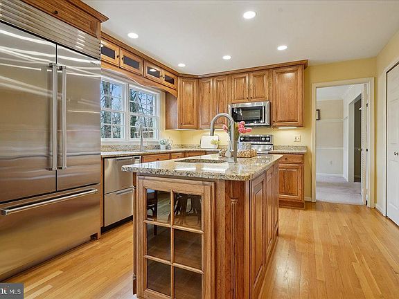 3rd image of 15510 Ridgecrest Dr