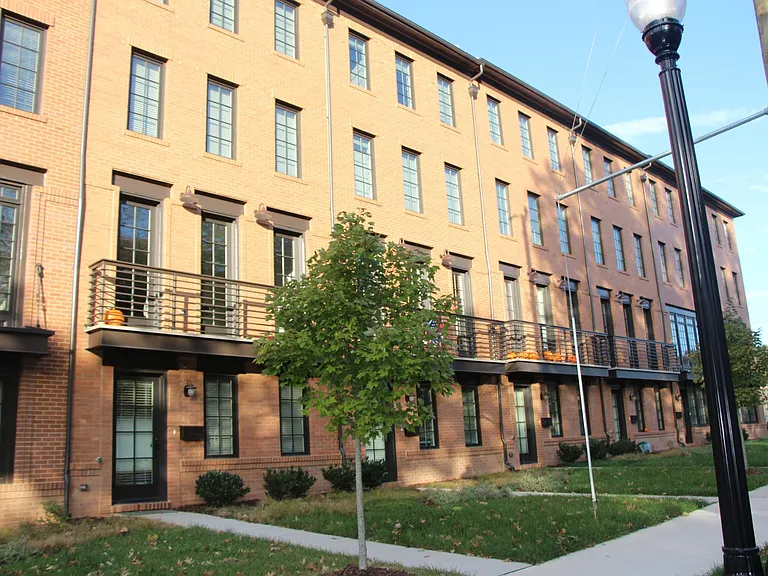 906 N Buchanan St — Photo 23