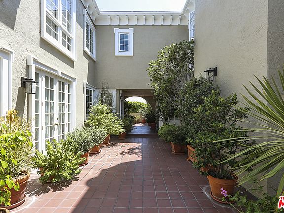 3rd image of 1242 Berkeley St APT 10