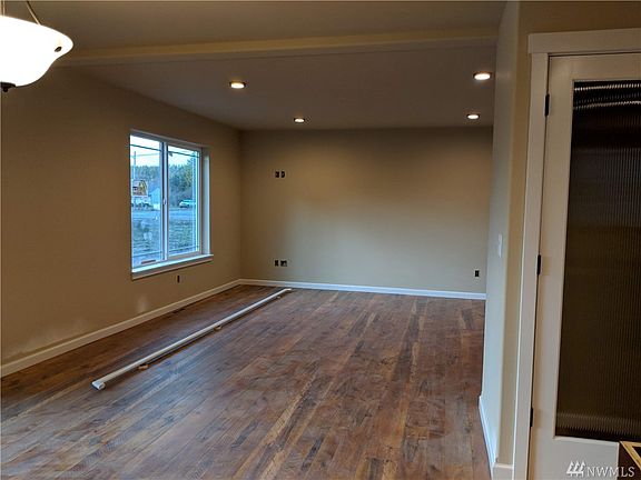 5th image of 1513 Sussex Ave E