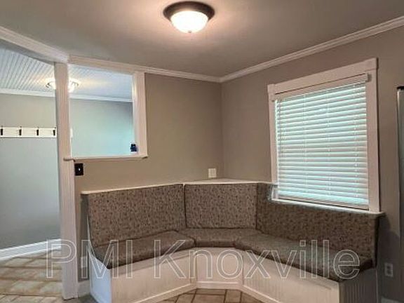 3rd image of 612 W Meadecrest Dr
