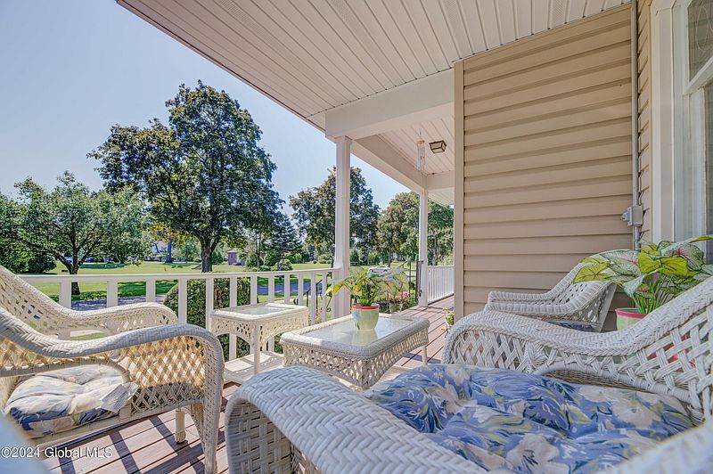 3rd image of 33 N Park Drive