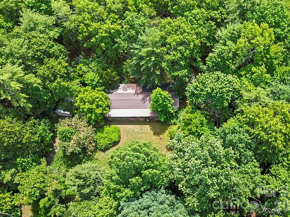 3rd image of 2040 Hampson Rd