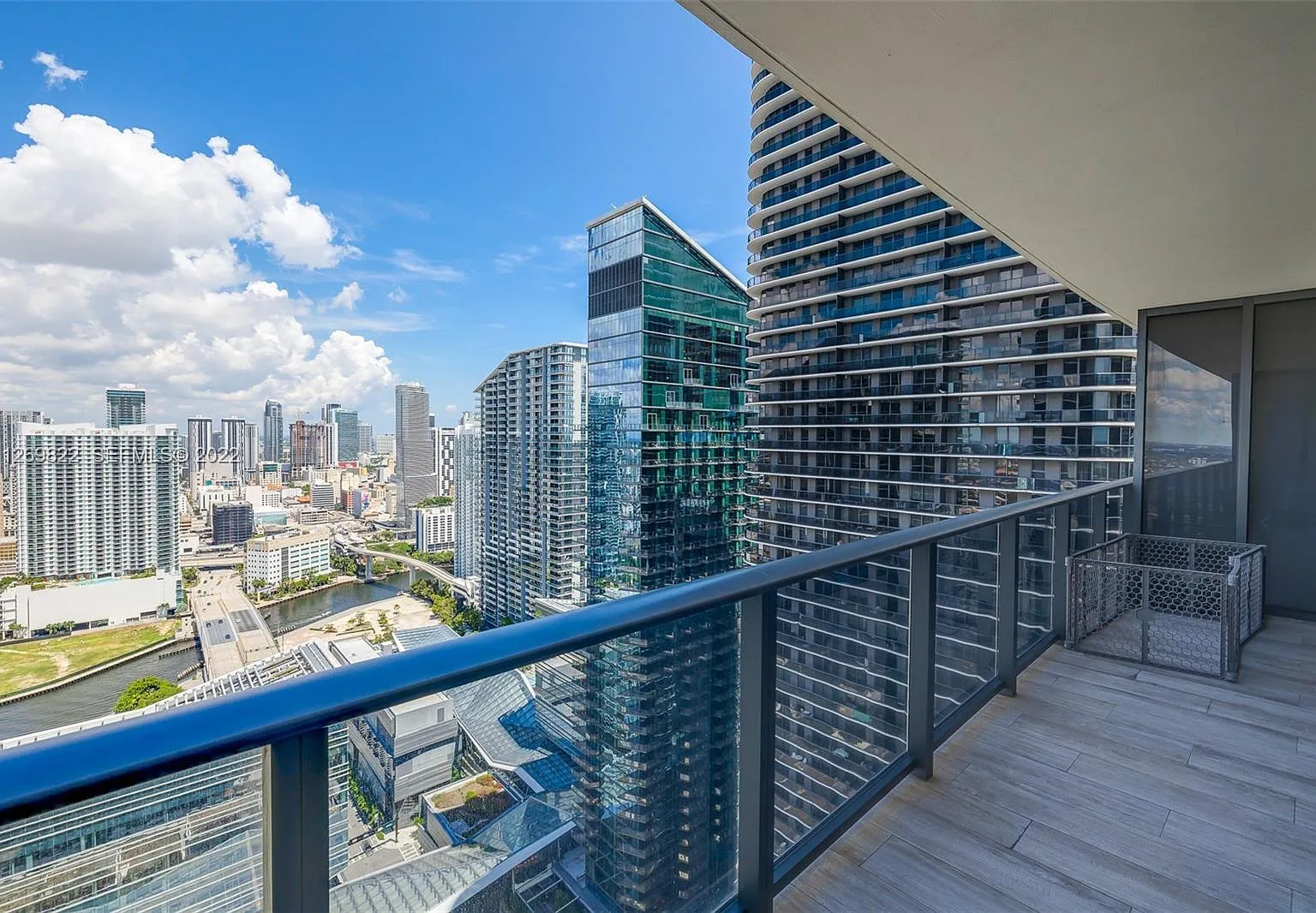 1 bed, 1.5 bath, 738 sqft, $3,700 — Photo 2