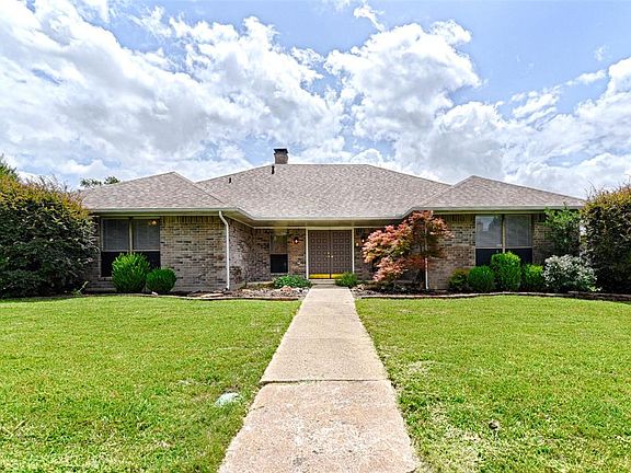 2nd image of 1010 Magnolia Dr