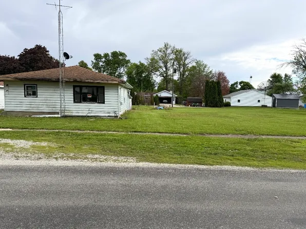 105 W Columbus St, Sibley, IL 61773