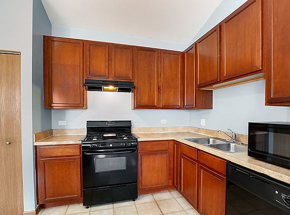 3rd image of 796 Four Seasons Blvd #796