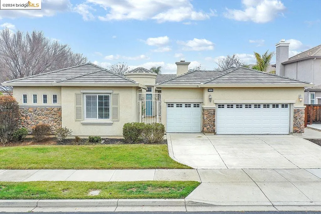 2041 Great Meadow Ln photo 1