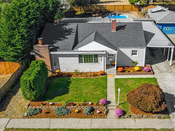 Welcome home!  1 level house with backyard pool