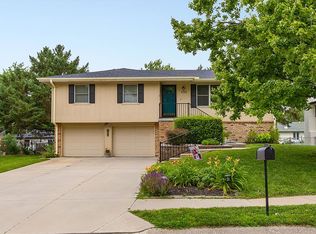 8318 S 49th St, Omaha, NE 68157