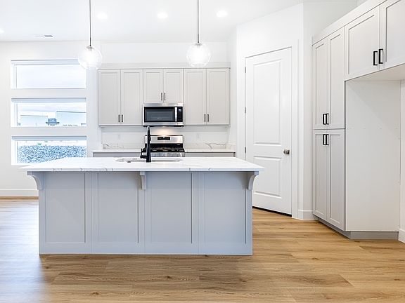 4th image of 873 S Snowberry Dr #1