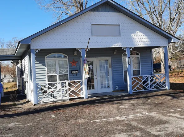 136 E Chatham St, Newport, NC 28570