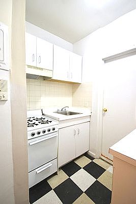 5th image of 431 E 9th St APT 5
