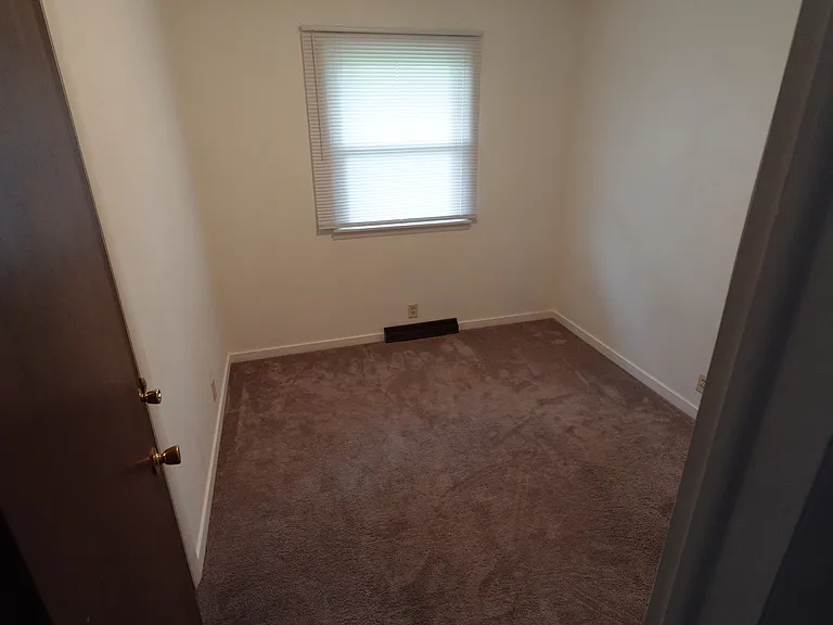 3313 N Locust St — Photo 9