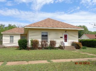 315 W 3rd St, Cordell, OK 73632