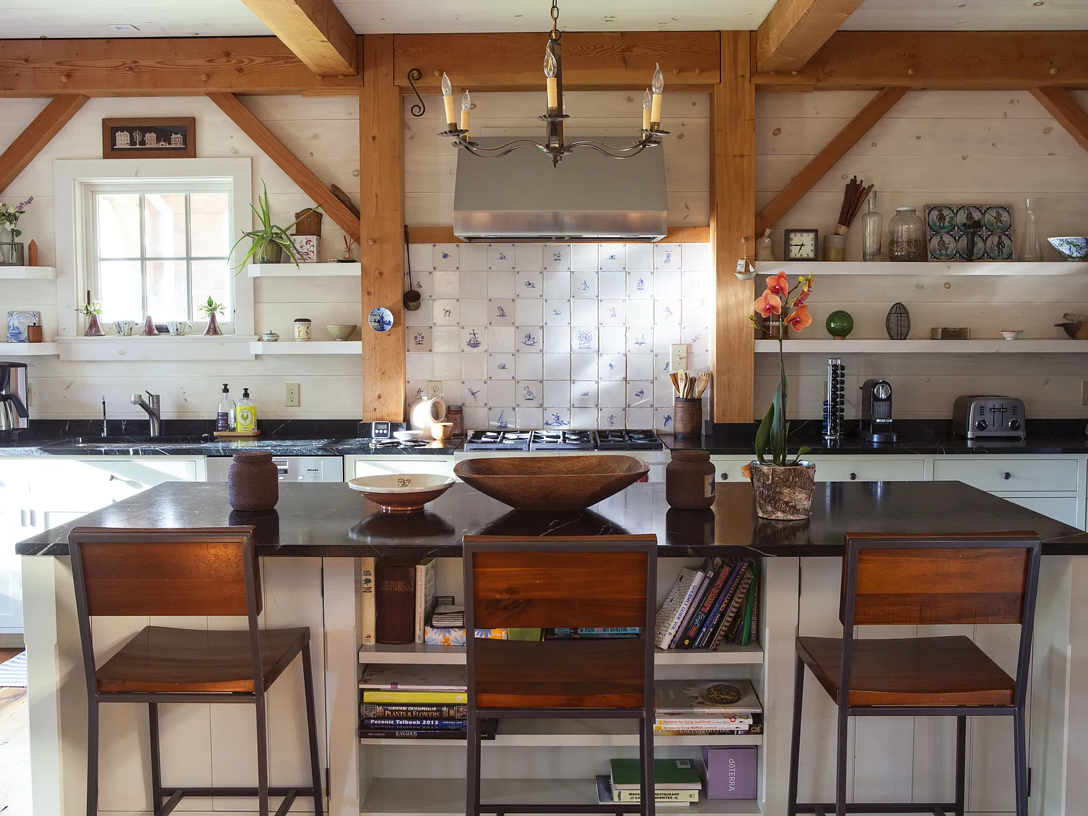 Estate Home in East Hampton Fringe — Photo 4