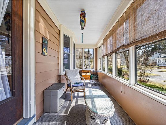 4th image of 142 Hillside Ave