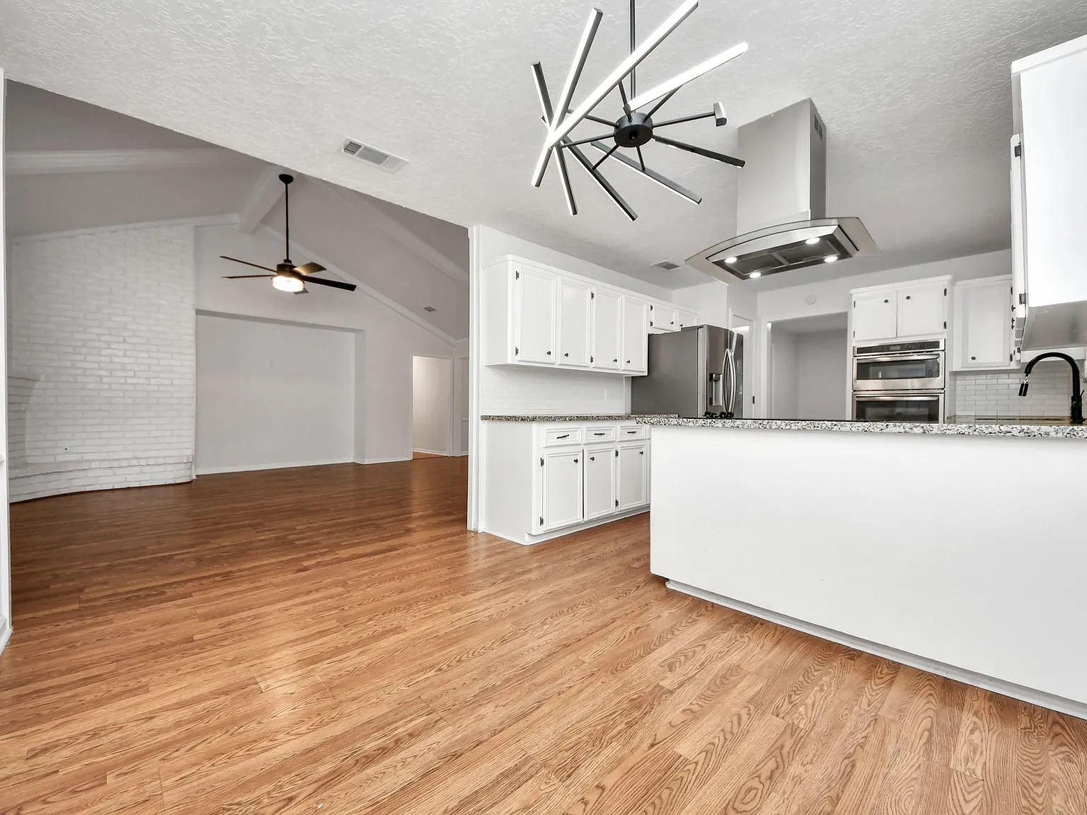 4 bed, 2.5 bath, 2233 sqft, $2,375 — Photo 3