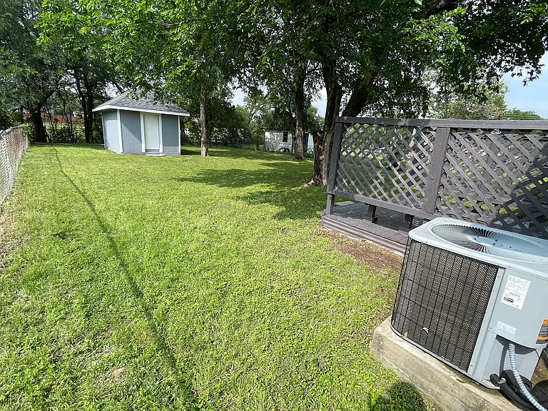 4749 Laverda Dr — Photo 13