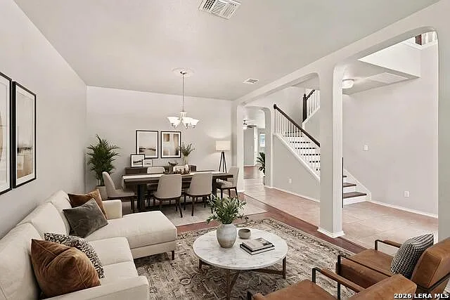5 bed, 3.0 bath, 3036 sqft, $2,300 — Photo 2