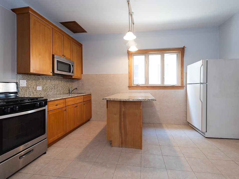1st image of 5140 W Montrose Ave #1