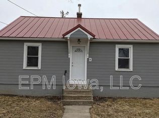 609 1st St W APT D, Independence, IA 50644